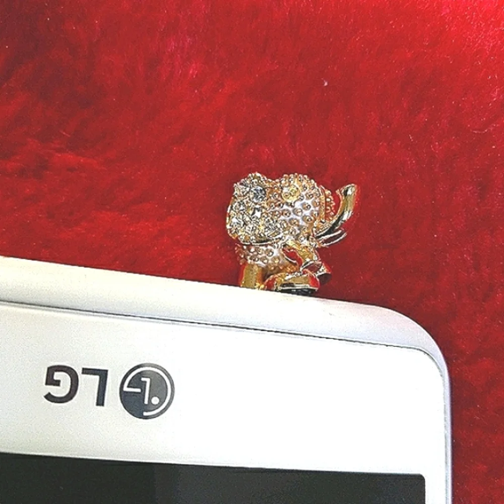 Elephant Cellphone dust plug